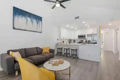 Cozy Unit in the Woodside Condo Complex