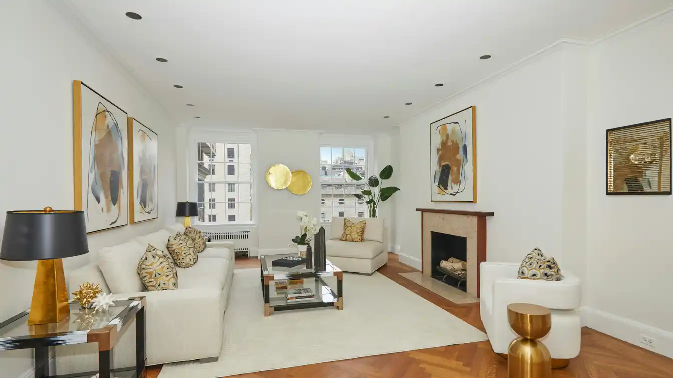 Expansive Nine-room Residence with Endless Possibilities