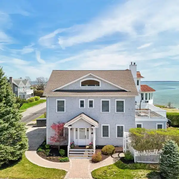 A TRUE COASTAL GEM