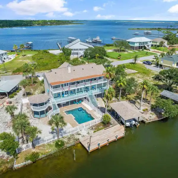 TRUE ISLAND LIVING WITH MAGNIFICENT VIEWS