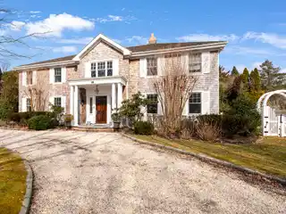 Casually Elegant Seven Bedroom Rental Home