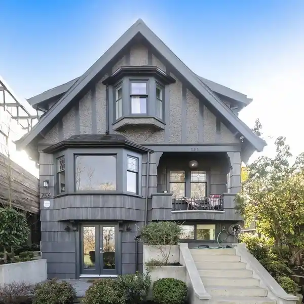 IMPRESSIVE COMPLETELY RENOVATED DOUGLAS PARK HOME