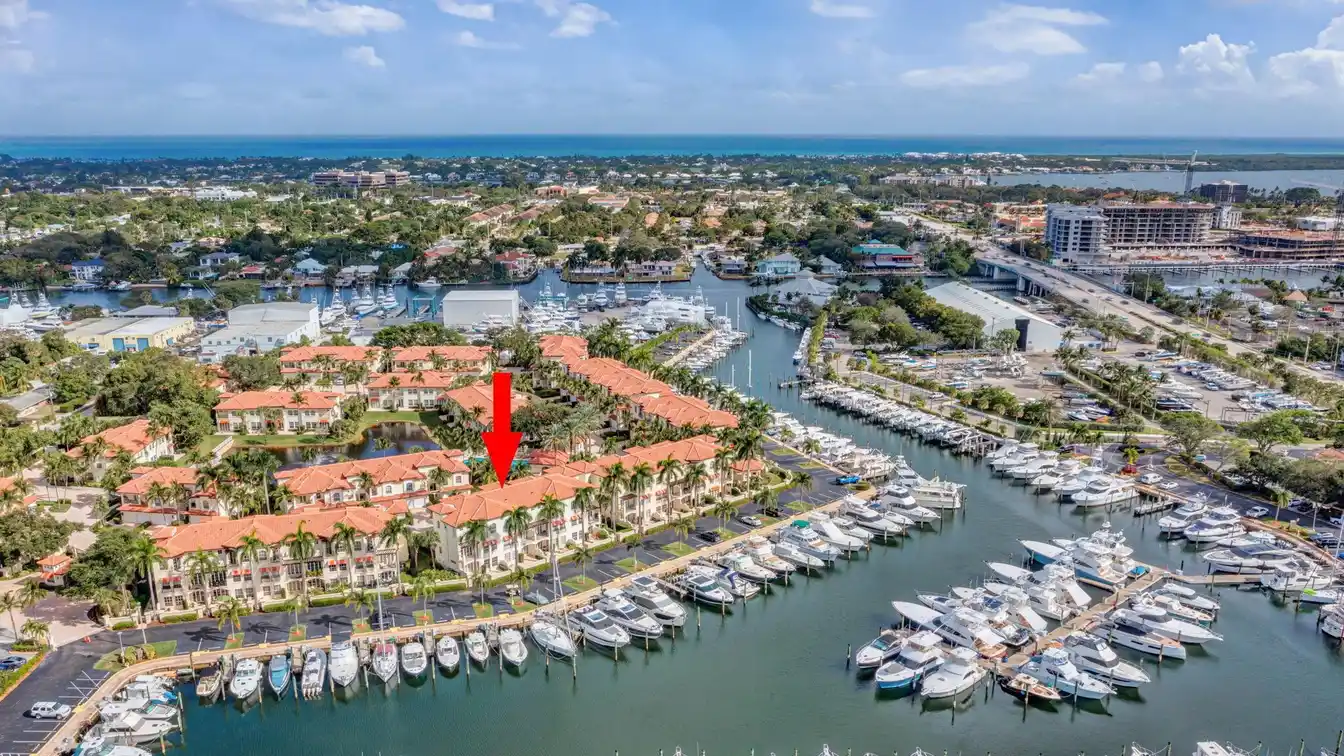 Fully Furnished Decorator Designed Waterfront Townhouse