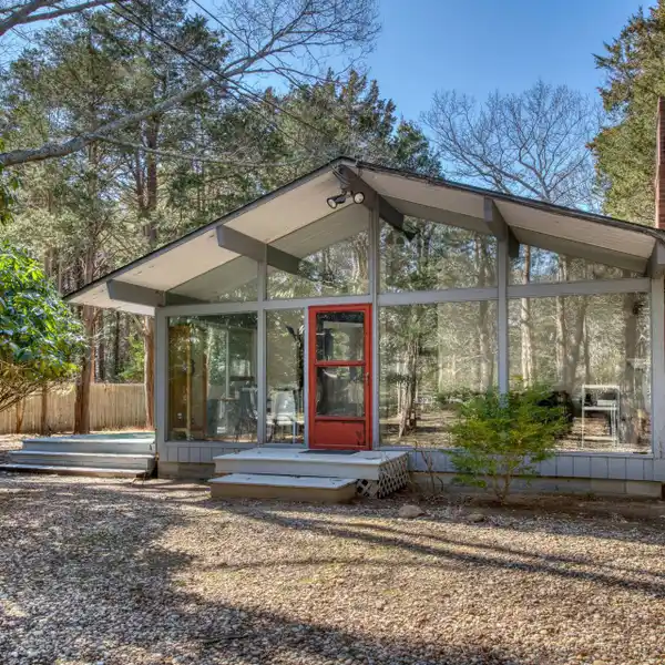 SINGLE-STORY CHARMER IN A GREAT LOCATION