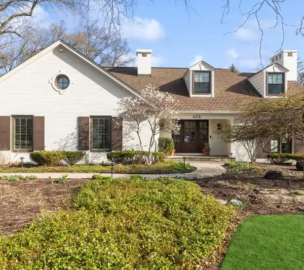 LUMINOUS LUXURY IN COVETED SOUTHEAST HINSDALE