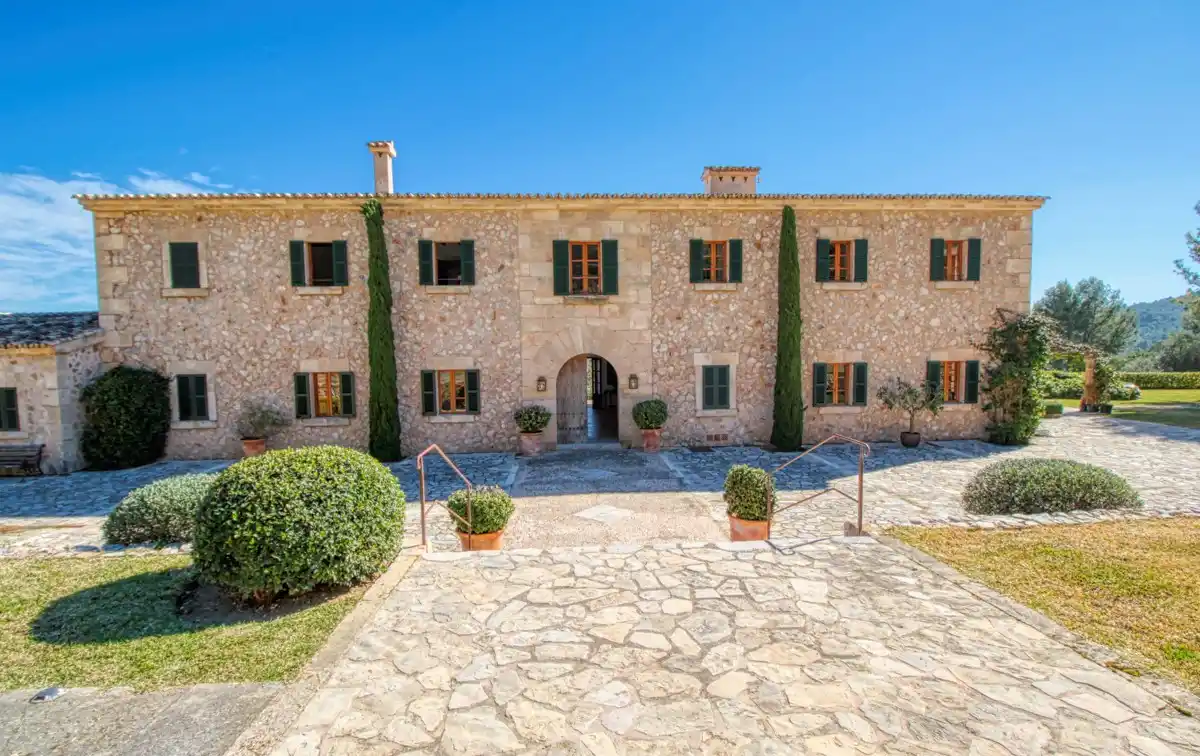 Finca Property with Unique Views over the Exclusive Vall D'axartell Valley
