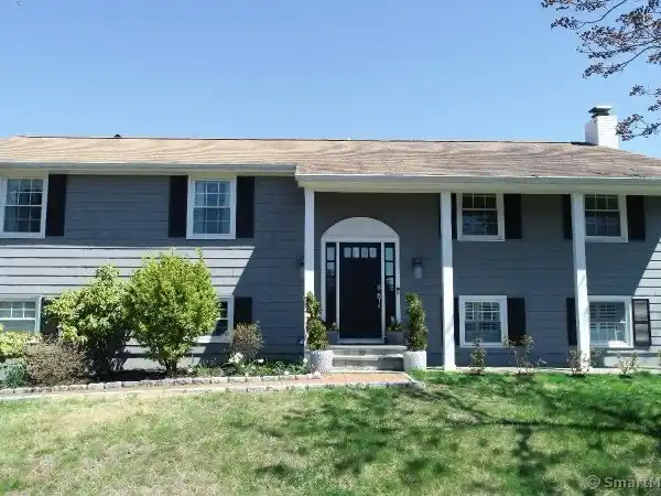 RAISED RANCH IN DAVENPORT POINT ASSOCIATION