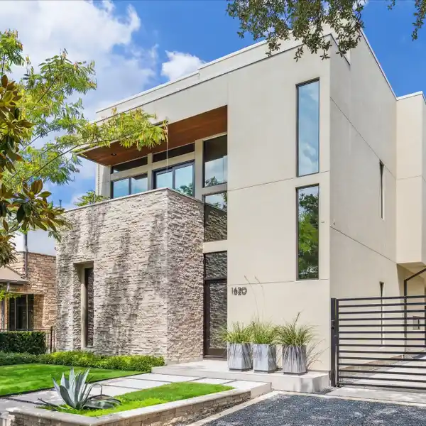 ZEN-LIKE HOME IN MANDELL PLACE