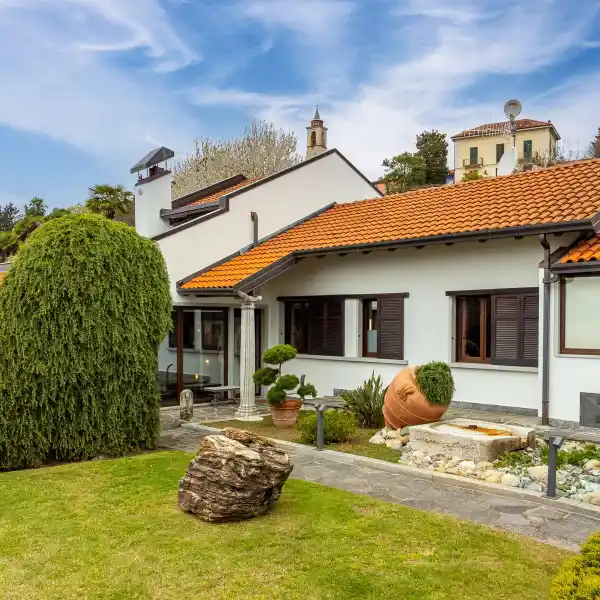 HILLSIDE VILLA WITH BREATHTAKING VIEWS