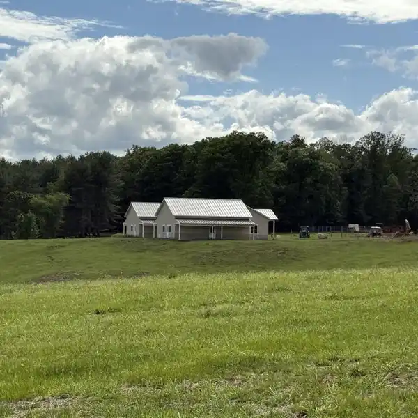 PEACEFUL MOUNTAIN-VIEW PROPERTY