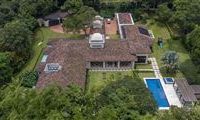 SPACIOUS, ELEGANT, WARM CONTEMPORARY