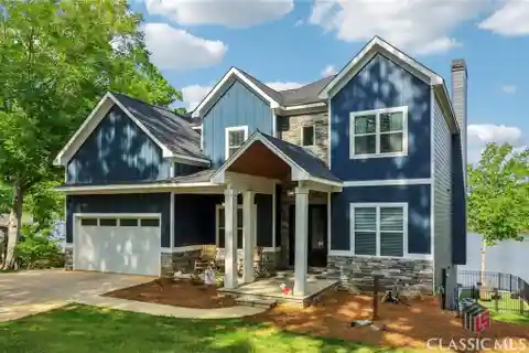 Like-New Lakefront Masterpiece
