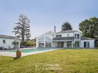 Contemporary Villa Steps from Lake Geneva