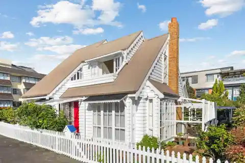 Delightful Seaside Home