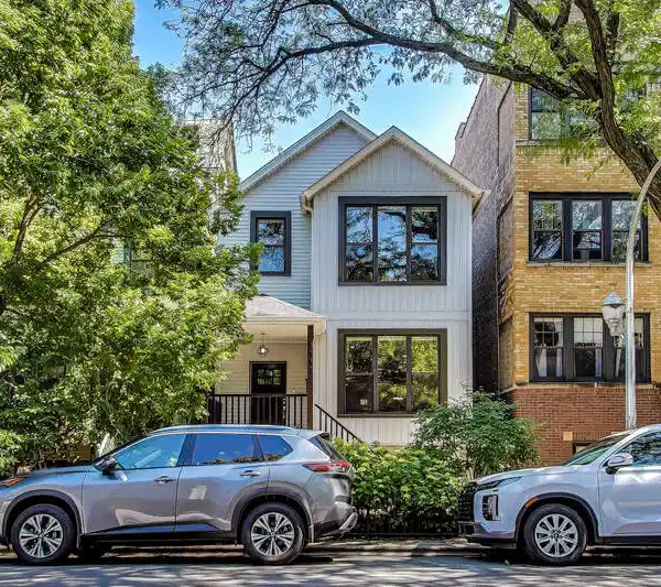 BEAUTIFULLY RENOVATED SINGLE-FAMILY LAKEVIEW HOME