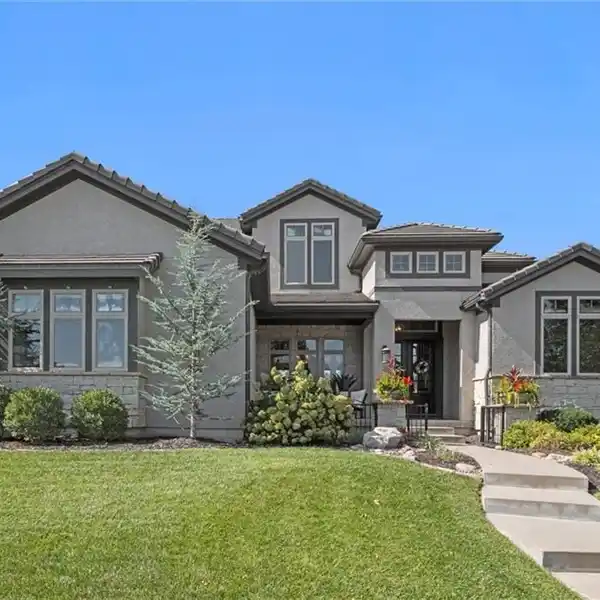 EXQUISITE HOME IN MILLS FARM