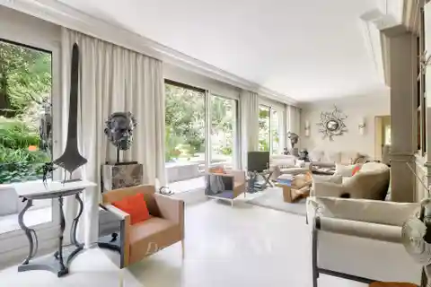 Exceptional Apartment Opening to a Hidden Garden