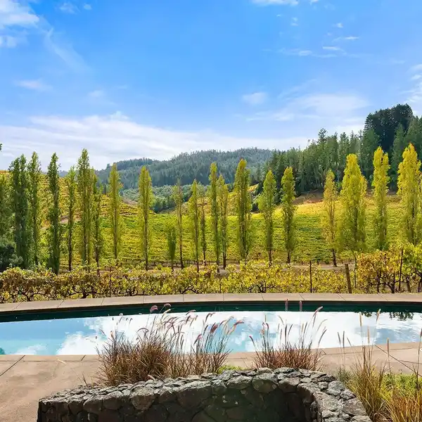 CHARMING FARMHOUSE IN WEST DRY CREEK