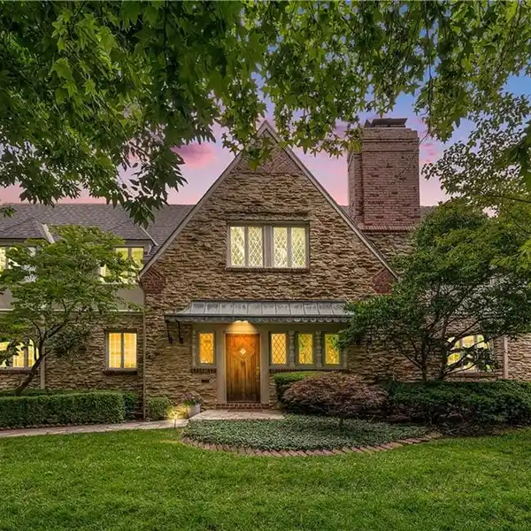 BEAUTIFULLY UPDATED ESTATE COTTAGE