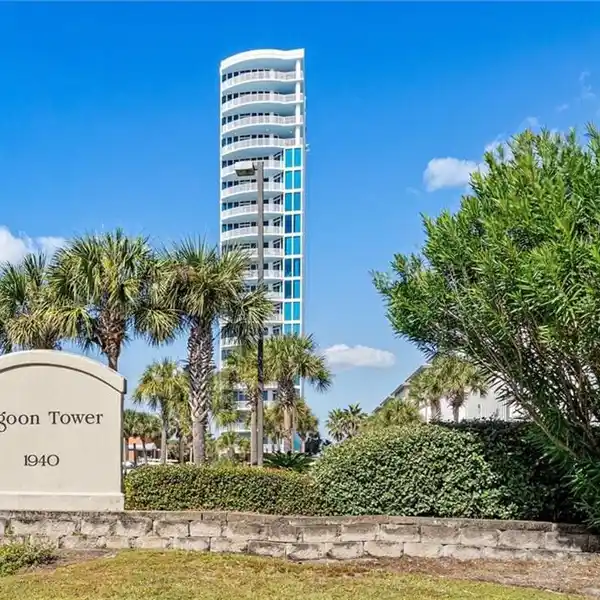 LAGOON TOWER PENTHOUSE