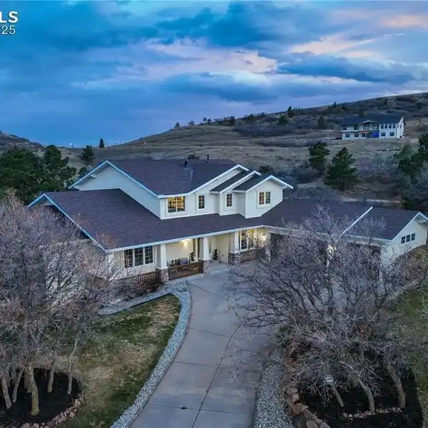 UPDATED LUXURY HOME ON A QUIET CUL-DE-SAC