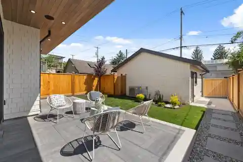 Stylish Duplex in Mount Pleasant
