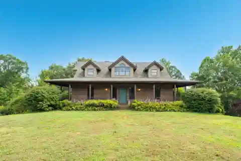 Rustic Charm Meets Boundless Mountain Serenity