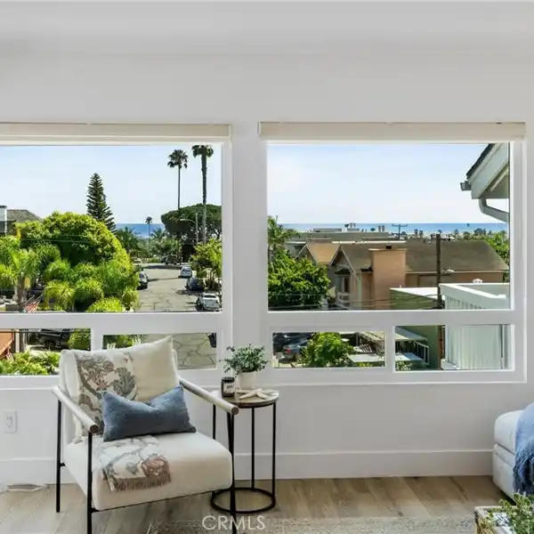 OCEAN-VIEW COASTAL HAVEN WITH DESIGNER TOUCHES