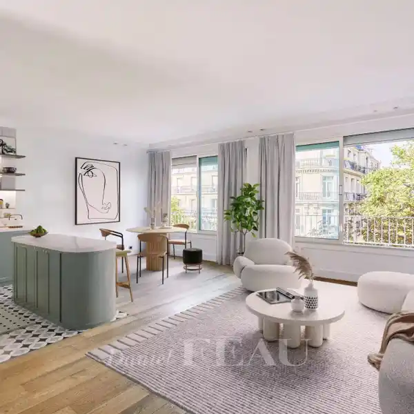 BRIGHT DUAL-ASPECT APARTMENT