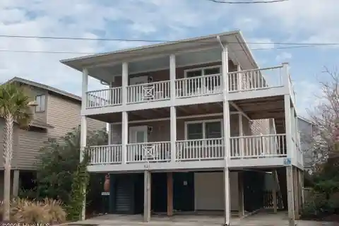 Classic Beach House on Block from the Ocean