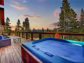 Uniquely Incredible Newer Mountain Home