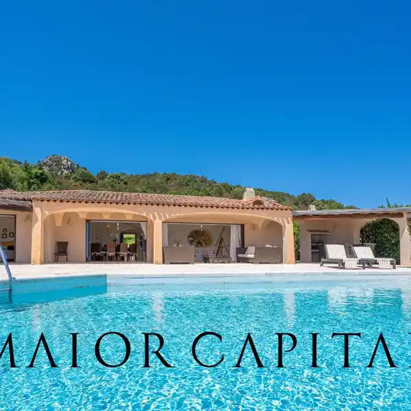 REFINED DESIGN WITH PANORAMIC SEA VIEWS