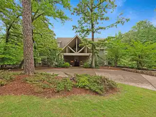 The Ultimate in Lakeside Living