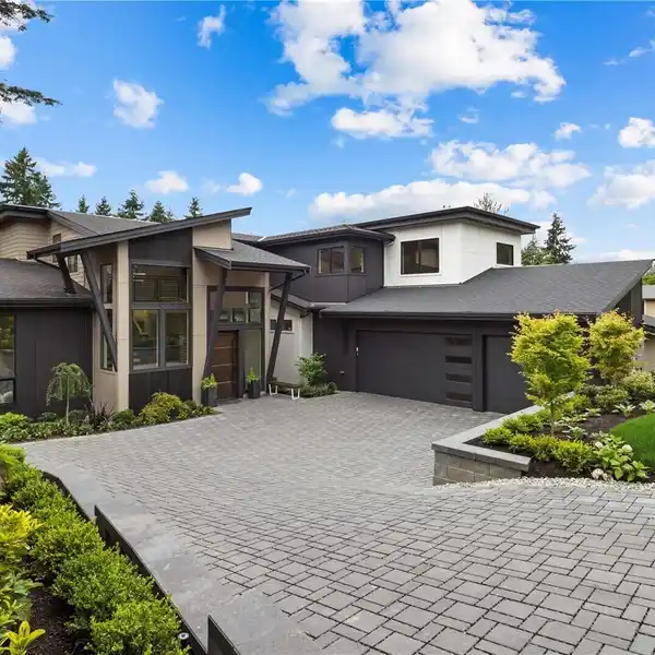 NEW CUSTOM HOME FROM A PREMIER BUILDER