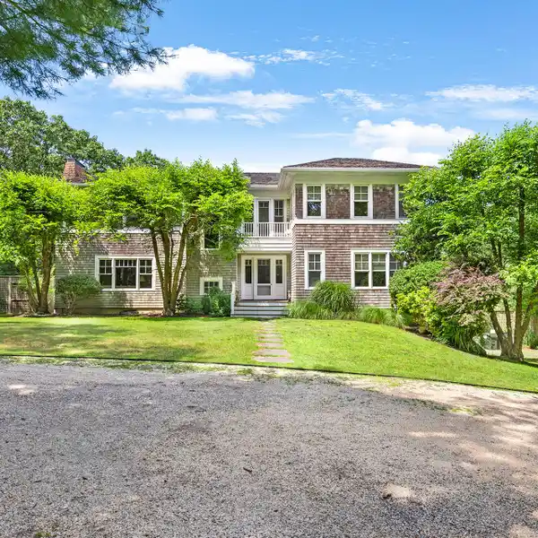 ATTRACTIVE FOUR BEDROOM TRADITIONAL HOME FOR RENT