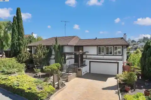 Beautifully Updated Home in Hayward Hills