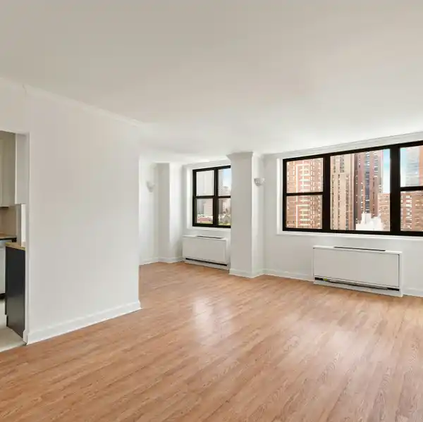 BRIGHT AND ELEGANT HIGH-FLOOR RESIDENCE