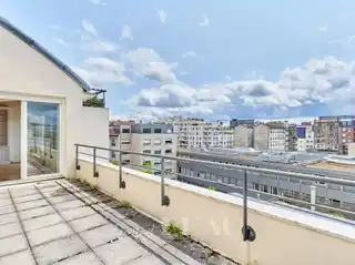 Top-Floor Apartment in the Les Passages Neighbourhood