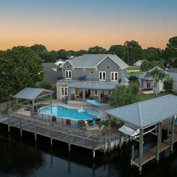 UNPARALLELED WATERFRONT LUXURY