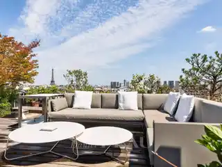 Top-Floor Apartment with Two Terraces