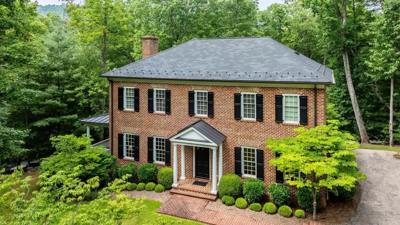 Stately Home in Prestigious Sheep Meadow at the Homestead Preserve