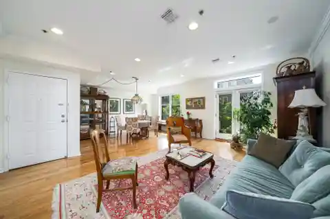 Bright and Beautiful Condo