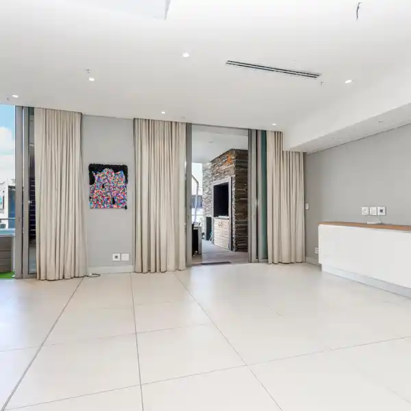 DOUBLE-STOREY PENTHOUSE WITH DESIGNER FINISHES