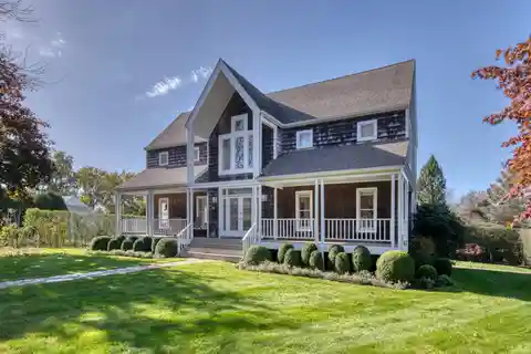 Traditional Summer Cottage in Southampton Village