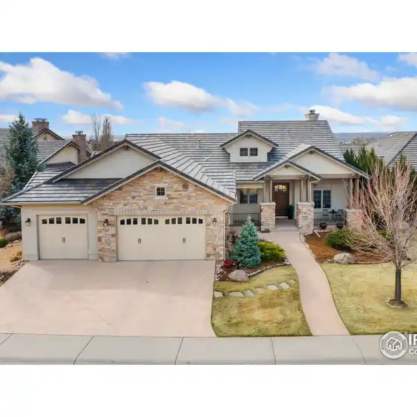 BEAUTIFUL CUSTOM HOME IN HARMONY CLUB