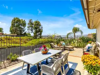 Upgraded Townhome in Sought-After Mesa Vista