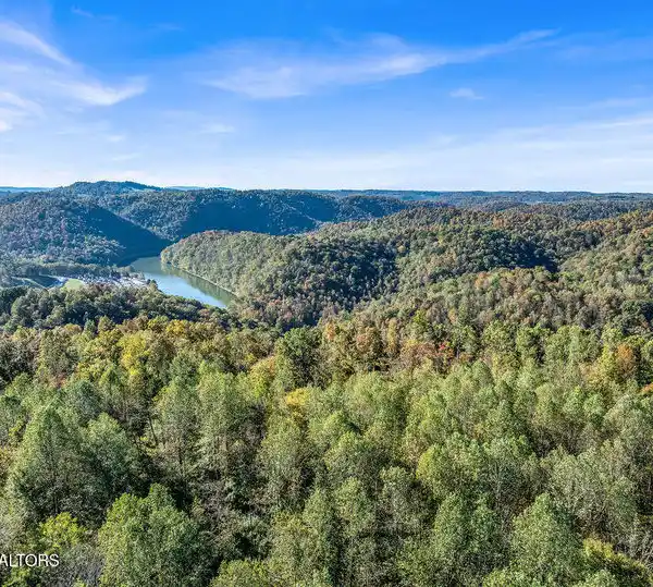 EXPANSIVE 278.1-ACRE UNRESTRICTED TRACT