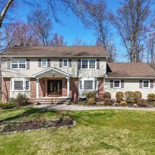 IMMACULATE HOME THAT HAS IT ALL