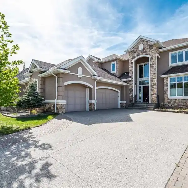 REMARKABLE EXECUTIVE ESTATE HOME