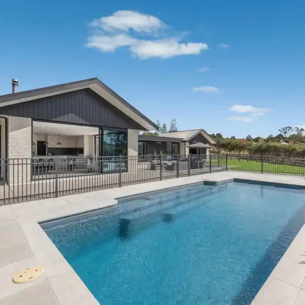 LUXURY LIVING IN A COUNTRYSIDE SETTING